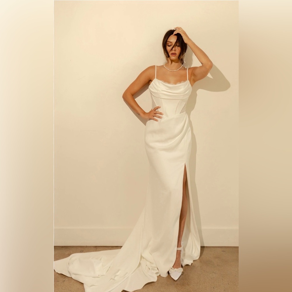 All Who Wander Carson Wedding Dress - Picture 2 of 7